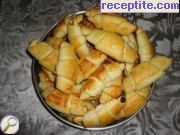 Козуначени кифлички с мед